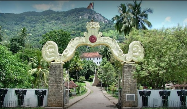 Aluviharaya Rock Cave Temple