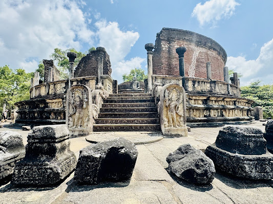 Dalada Maluva - ( Polonnaruwa)