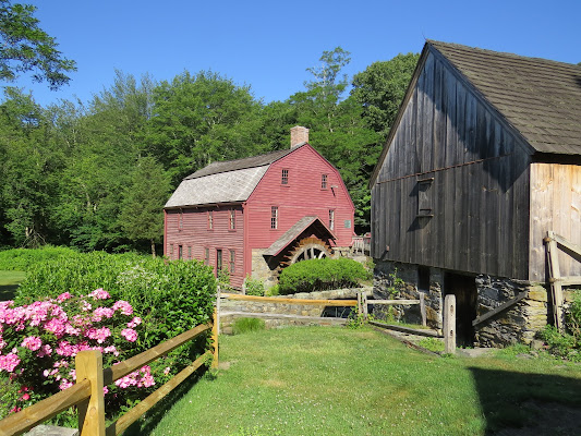 Gilbert Stuart Birthplace & Museum