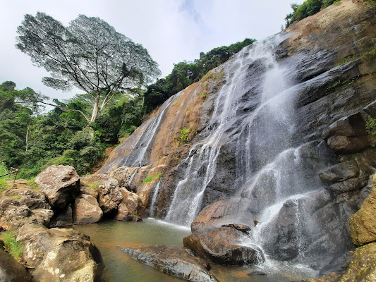 Hunasgeriya waterfall