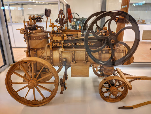 Musée des machines à nourrir et courir le monde