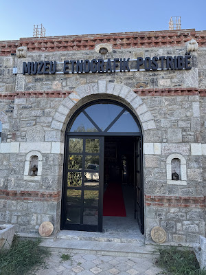 Muzeu Etnografik Postribe