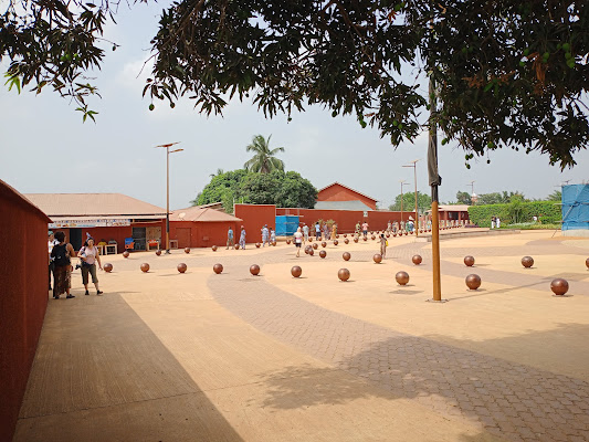 Place aux enchères (place Chacha)