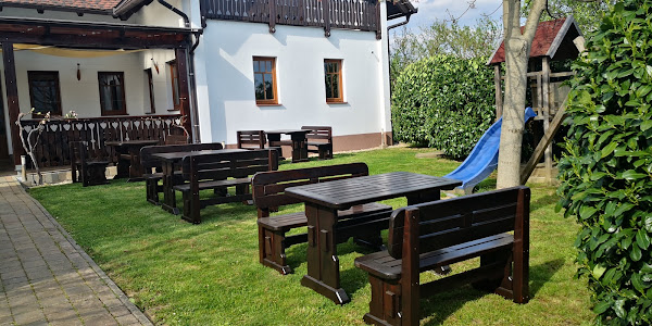 PRI ŠTORKLJI, Gostilna, sobe in apartmaji