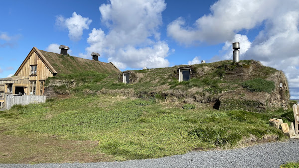 Sænautasel er opið 11 til 19 alla daga